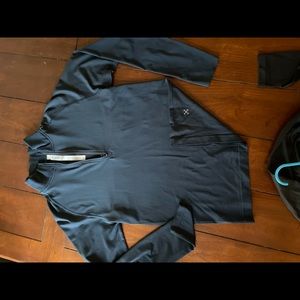Lululemon Men’s 1/4 zip Navy and Black Size small